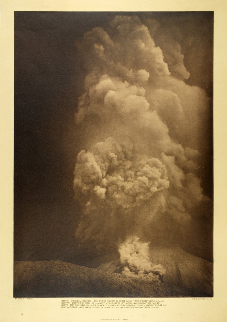 维苏威火山 - 天文台附近巨大的灰烬雪崩，1906年四月十三日（bw photo） 作者 FA佩雷特