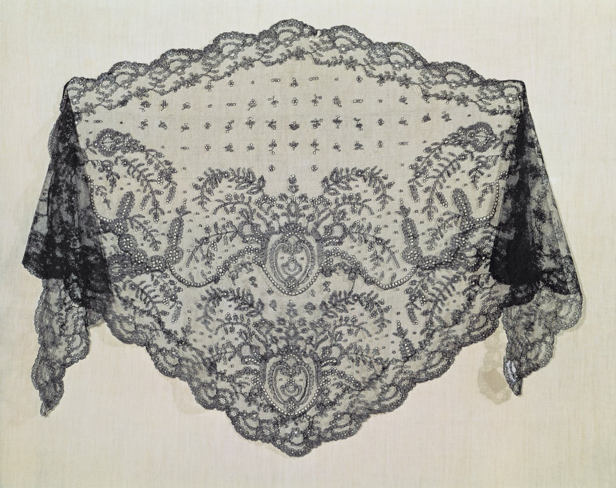 Shawl，Puy Workshop，c.1850（蕾丝） 作者 猎鹰