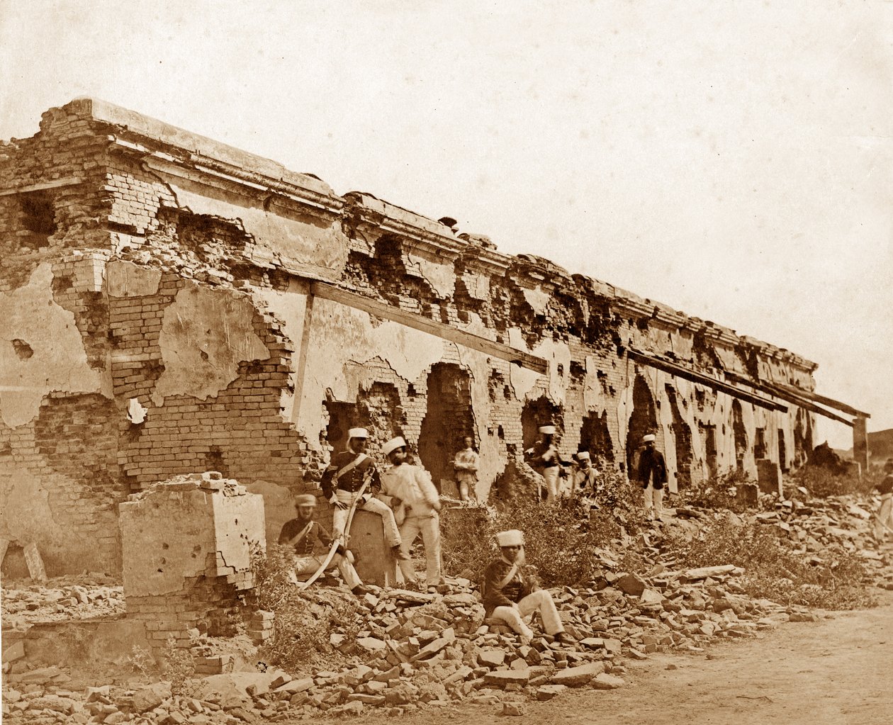 1858年3月，Gen Wheeler在Cawnpore的壕沟 作者 菲利斯·比托（Felice Beato）