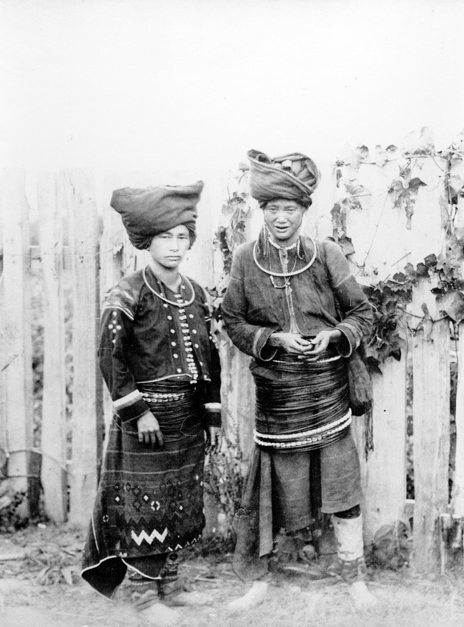 克钦族妇女，1870年 作者 菲利斯·比托（Felice Beato）