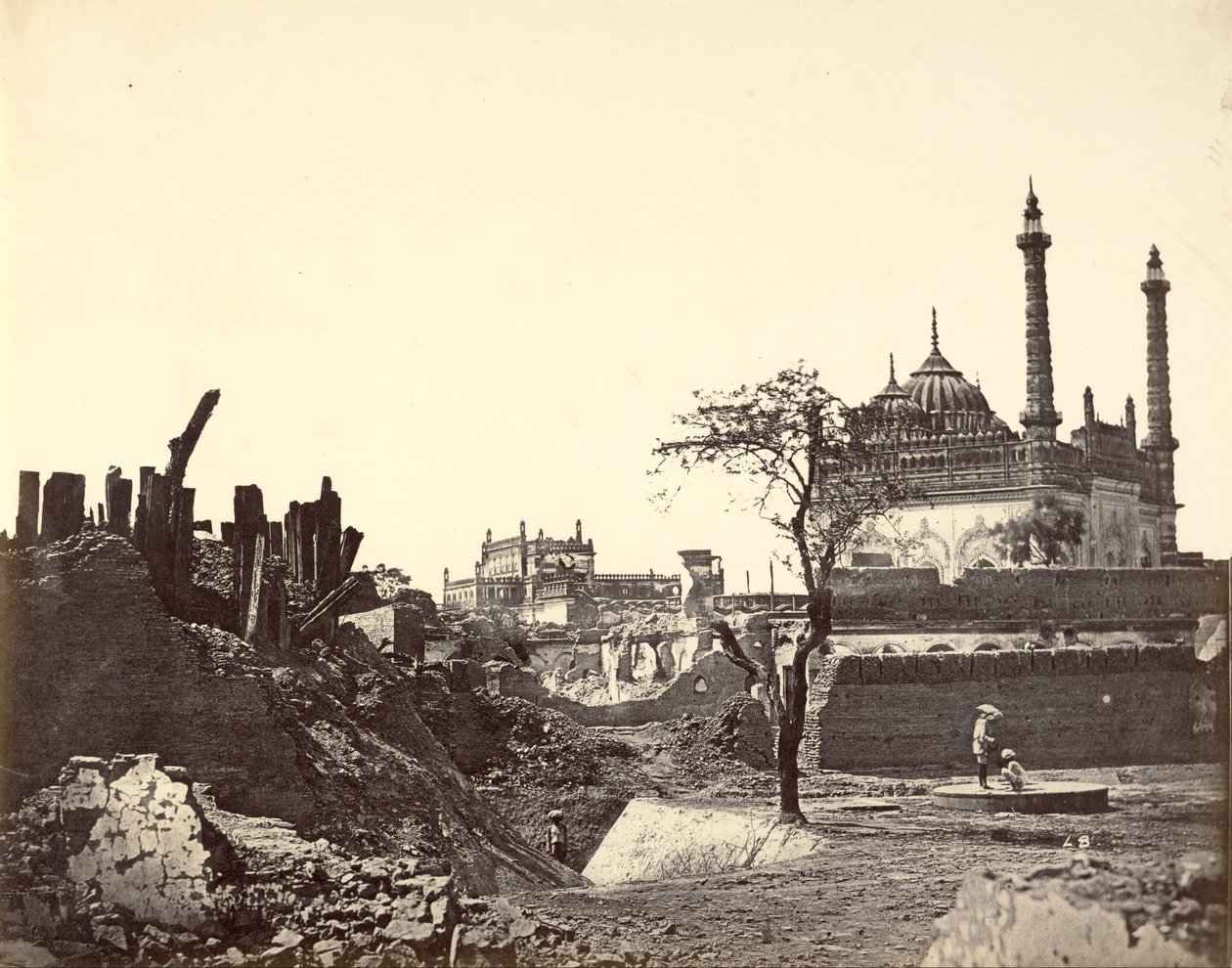 Begum Kotie附近的电池。 1858年3月，科林·坎贝尔爵士的第二次袭击 作者 菲利斯·比托（Felice Beato）