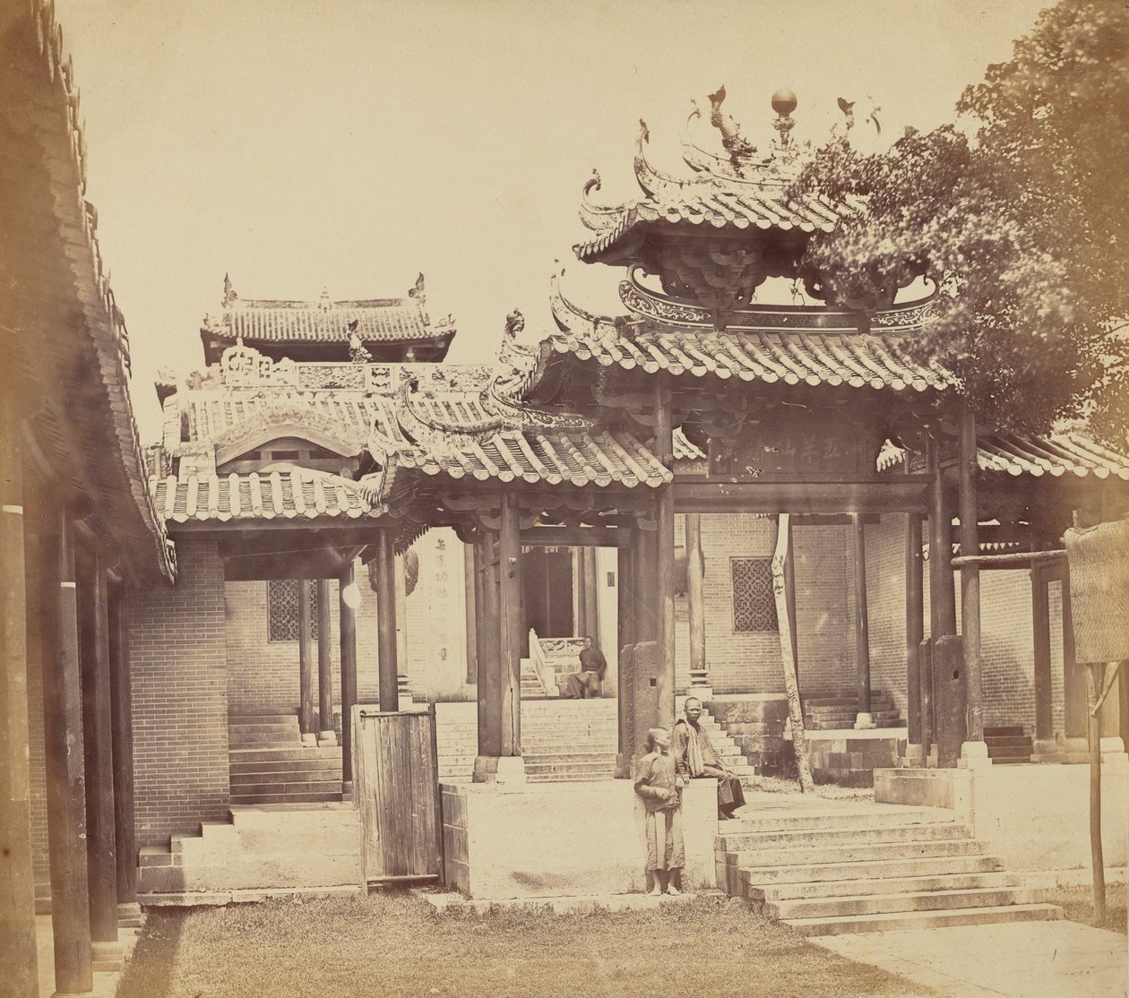 广州五脏庙入口，1860年4月 作者 菲利斯·比托（Felice Beato）