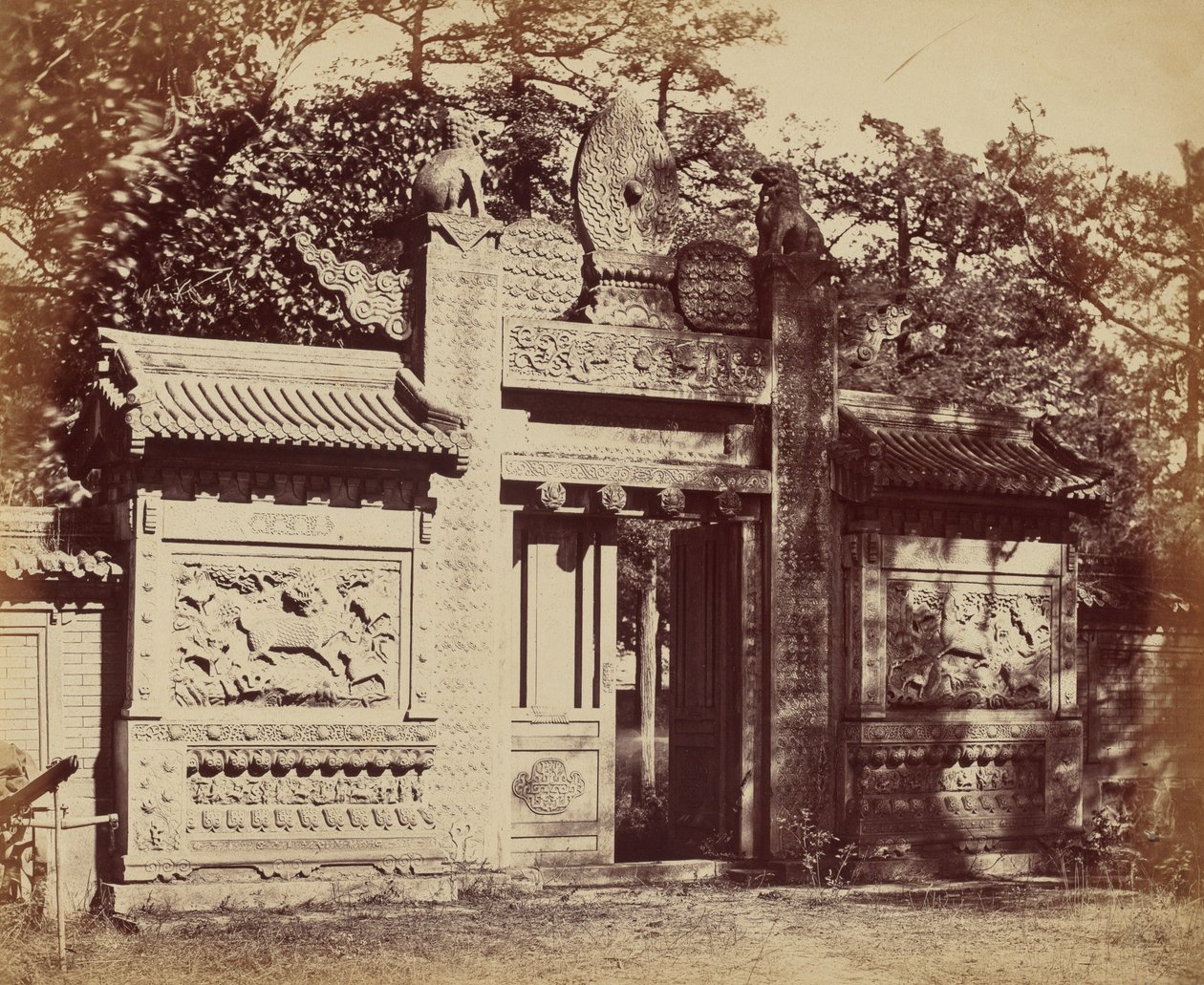 1860年10月，北平附近的墓库外观 作者 菲利斯·比托（Felice Beato）