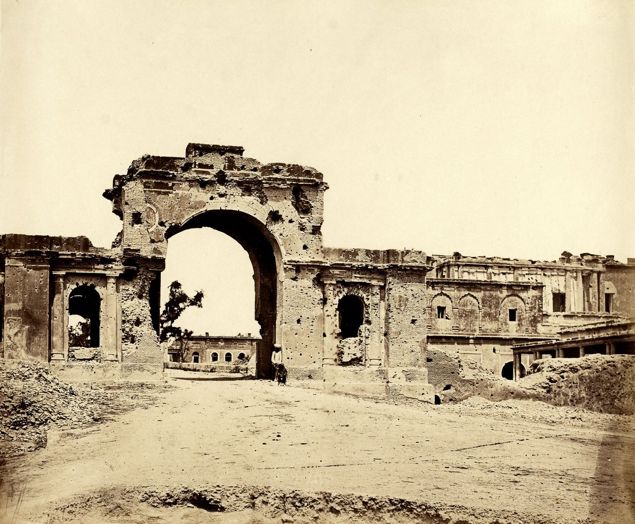 通往住宅的门户，勒克瑙，1858年 作者 菲利斯·比托（Felice Beato）