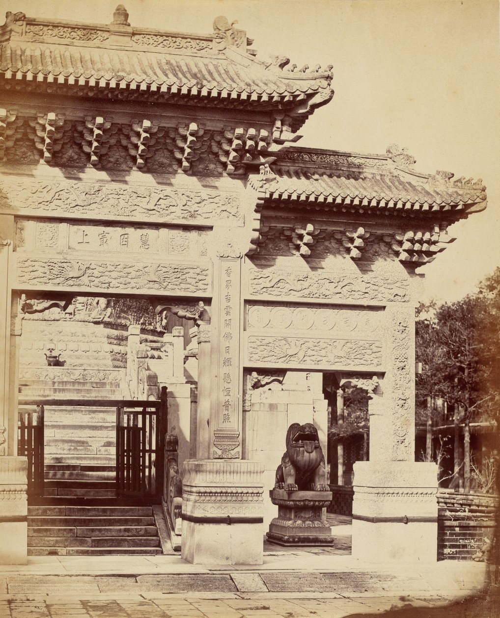 北京附近喇嘛庙入口的一部分，1860年10月 作者 菲利斯·比托（Felice Beato）