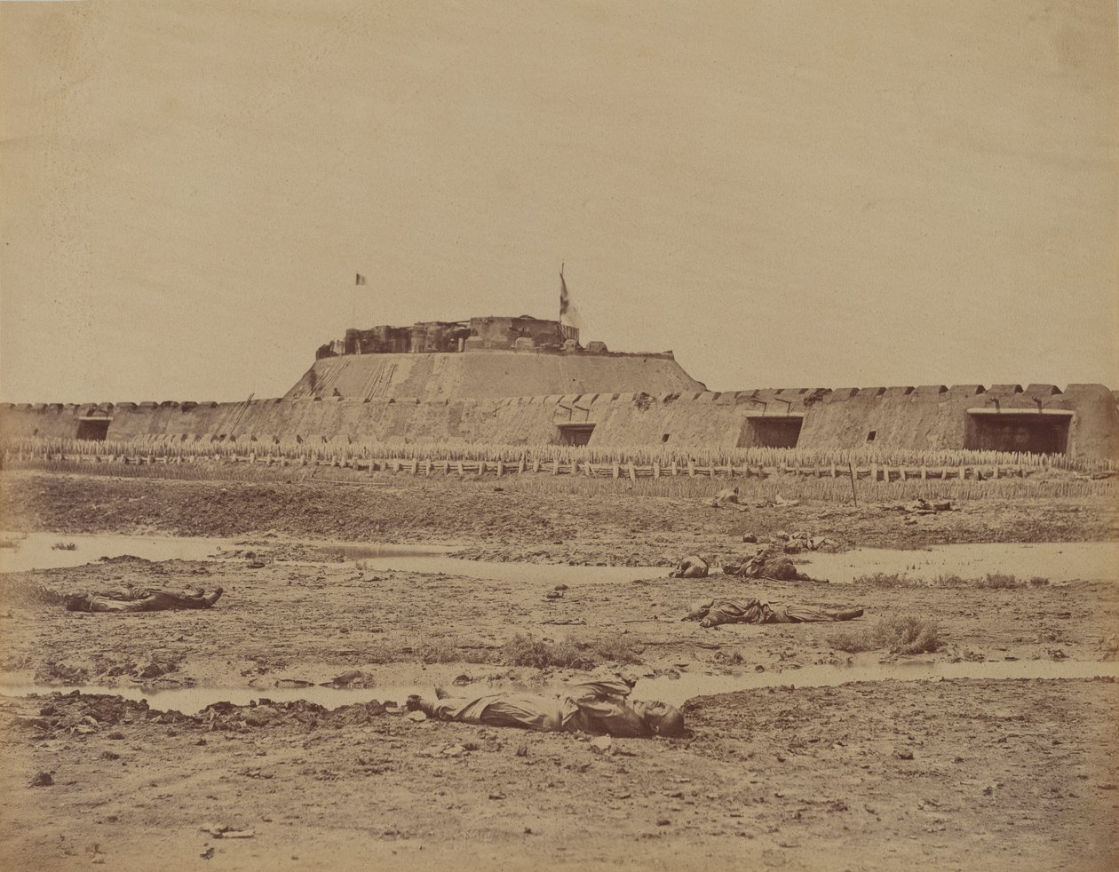 占领北堡后方，显示中国军队的撤退，1860年8月21日 作者 菲利斯·比托（Felice Beato）