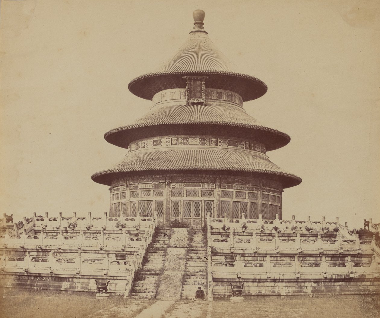 1860年10月，中国北京城内皇帝每年祭祀一次的神圣的天坛。 作者 菲利斯·比托（Felice Beato）