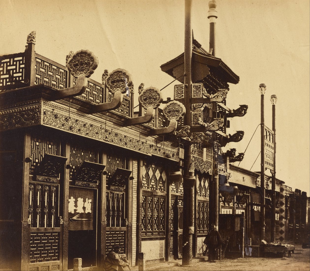 1860年10月，北京中国城的商店和街 作者 菲利斯·比托（Felice Beato）