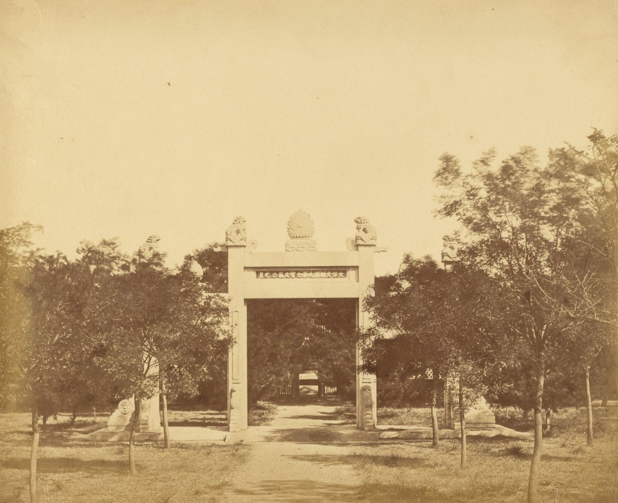 Pa-li-k&39;um附近的墓。 1860年9月21日在北京附近的进攻现场 作者 菲利斯·比托（Felice Beato）