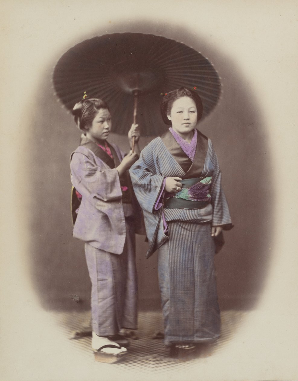 年轻女士和仆人 作者 菲利斯·比托（Felice Beato）
