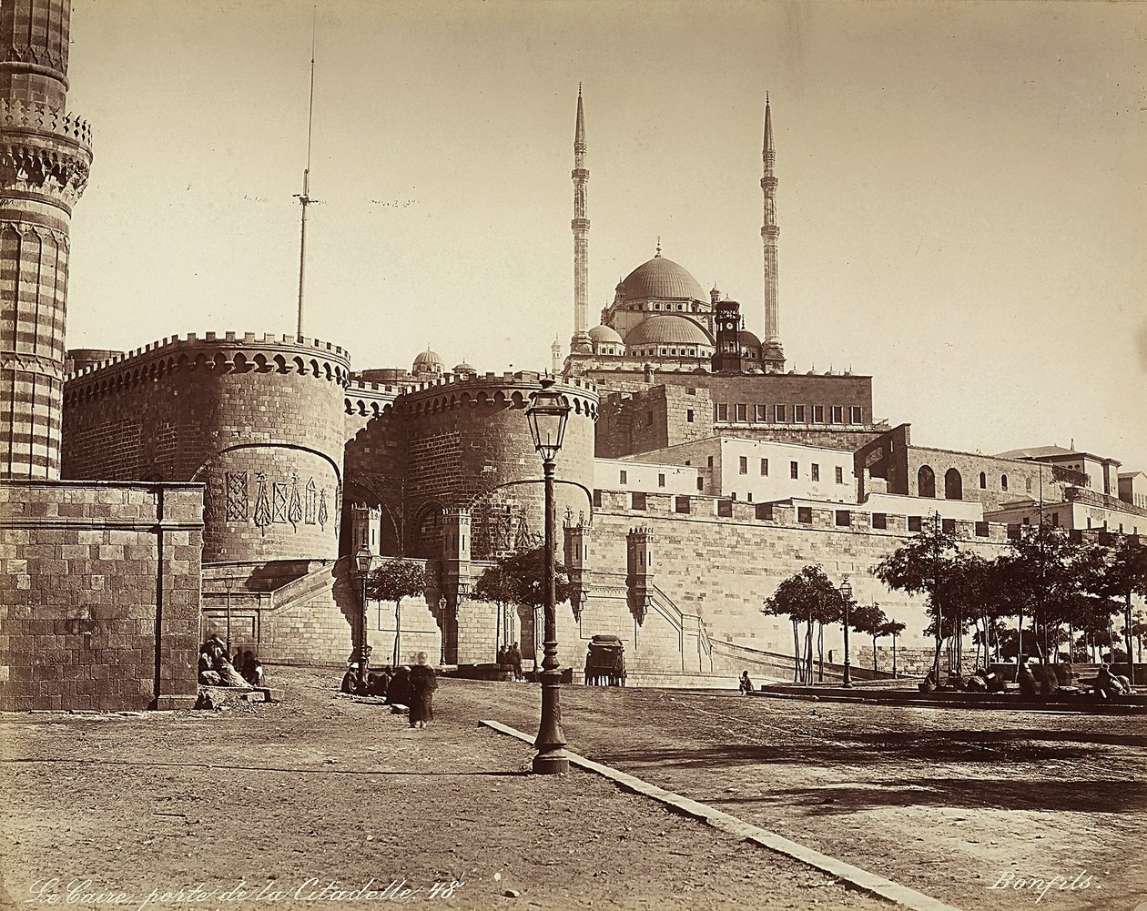 城堡的 Bab el-Azab 门，背景是穆罕默德·阿里清真寺，位于埃及开罗 作者 菲利克斯邦菲尔斯
