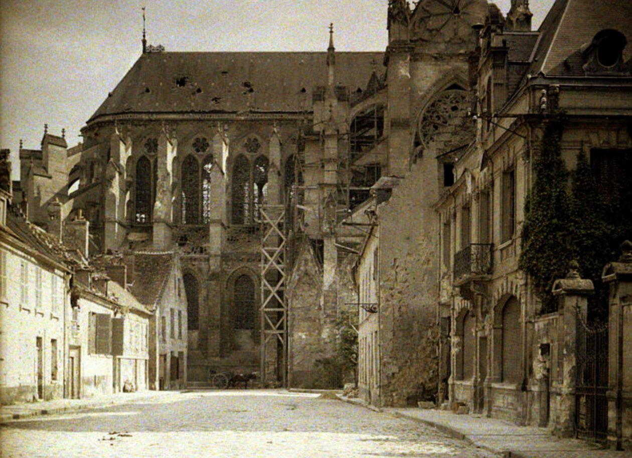 Cathedrale Saint-Gervaise-et-Saint-Protais，始于1180年，在战争期间严重受损，Soissons，Aisne，France，1917（autochrome） 作者 费尔南德·库维尔