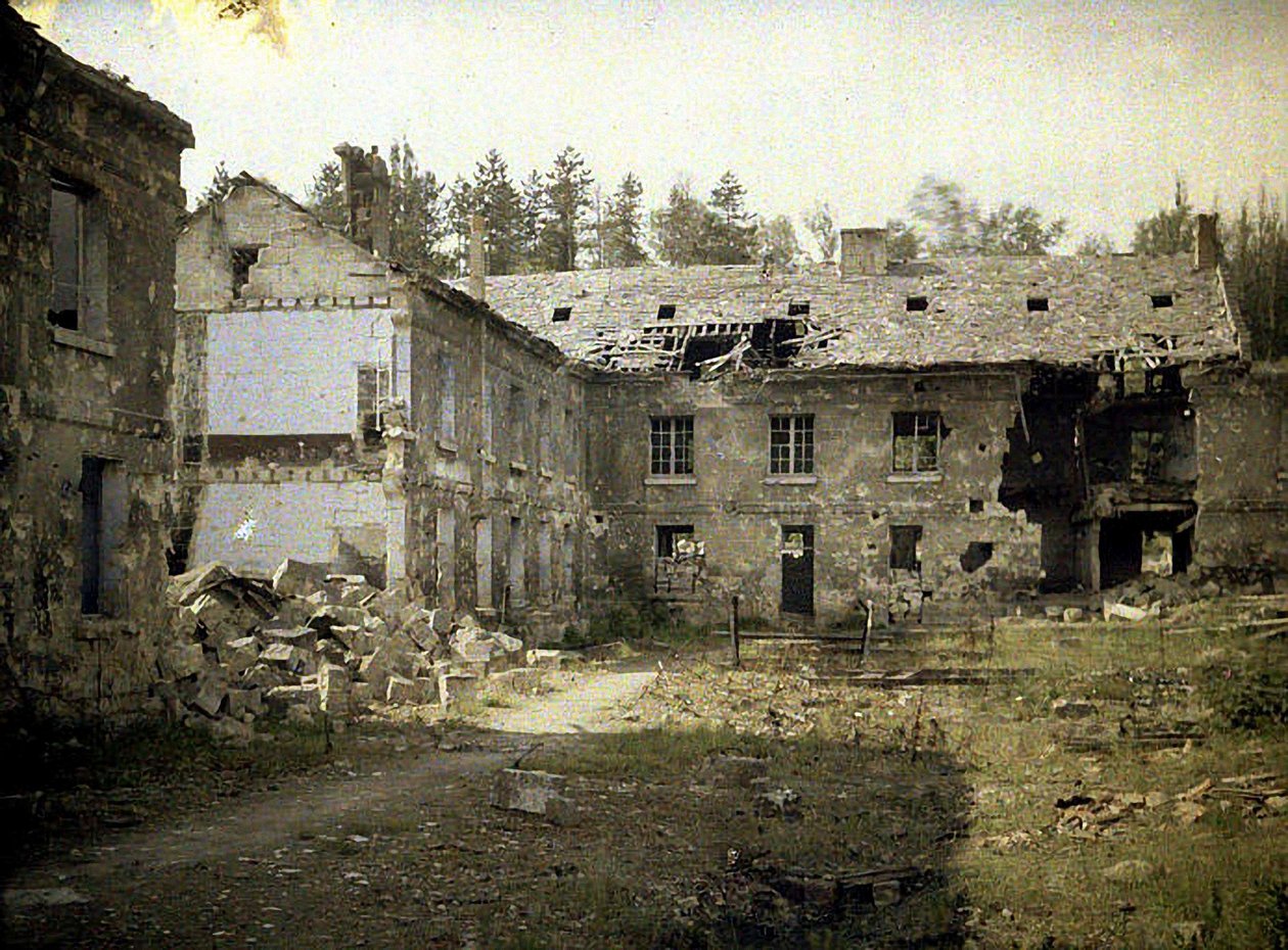 玻璃厂，Vauxrot，Cuffies，Aisne，法国，1917年（彩色） 作者 费尔南德·库维尔