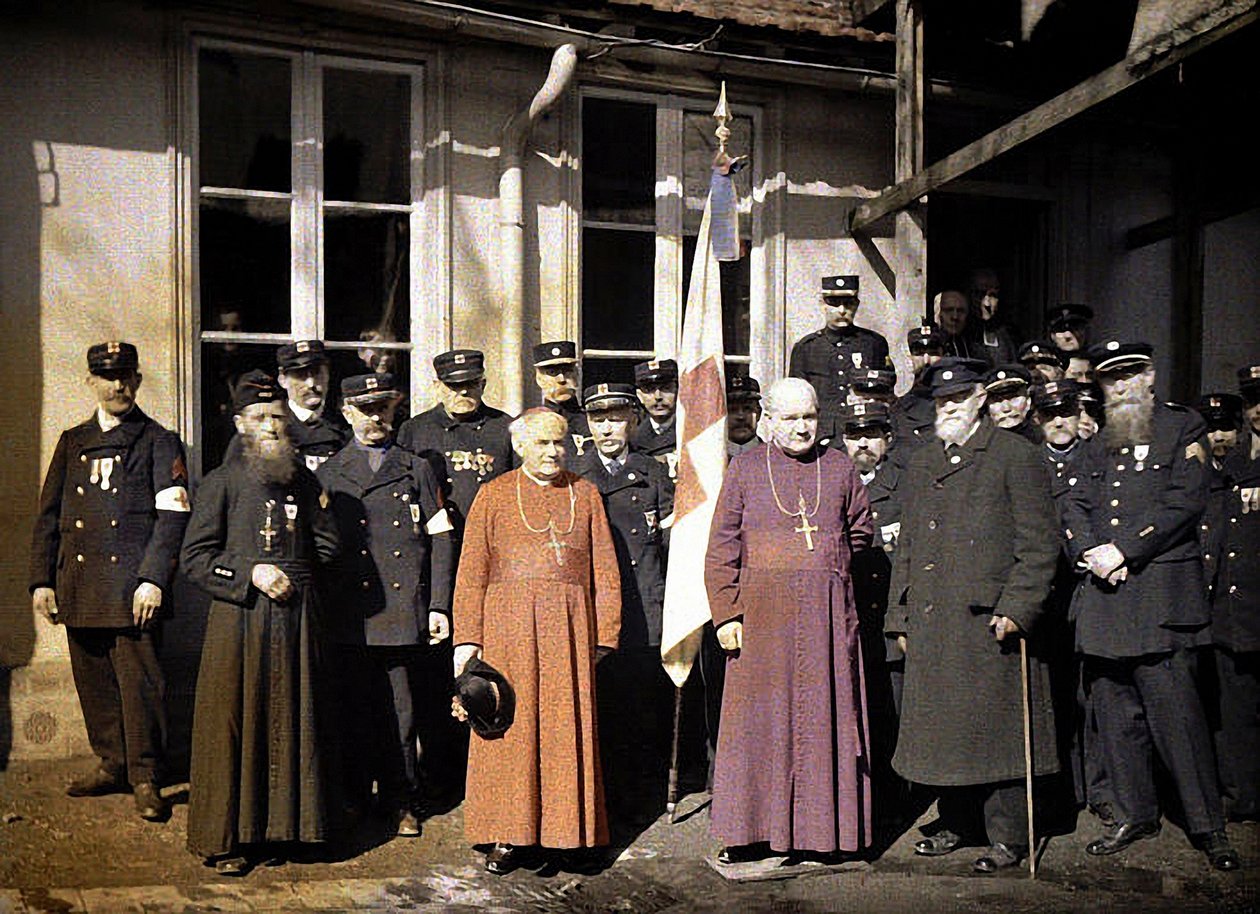1917年，法国马恩省兰斯红十字会成员的集体肖像（自然色） 作者 费尔南德·库维尔