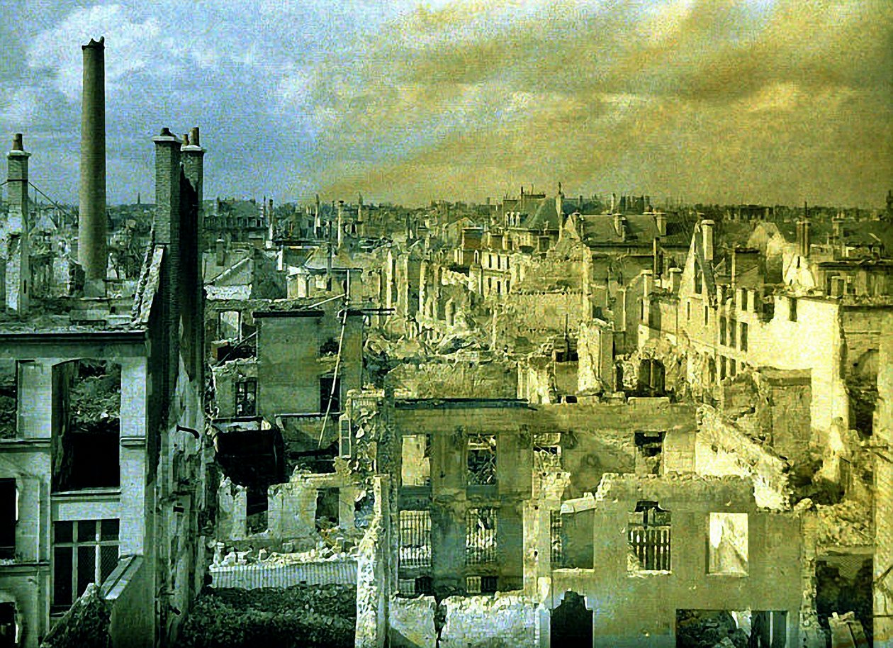 城市废墟的全景，兰斯，马恩，法国，1917年（彩色） 作者 费尔南德·库维尔