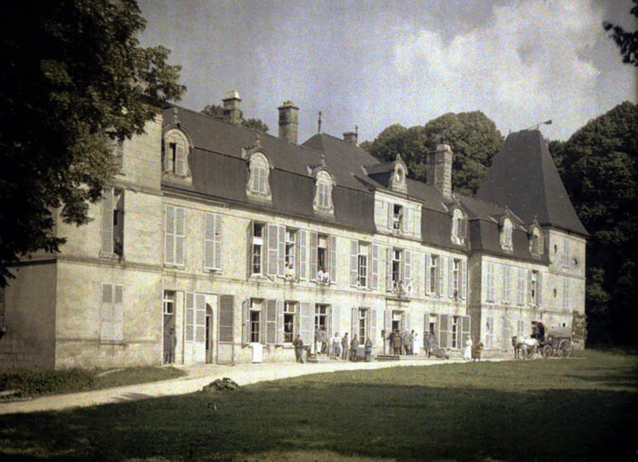 Chateau Vauxbuin的士兵，法国军队用作医院，Soissons，Aisne，法国，1917年（自然色） 作者 费尔南德·库维尔