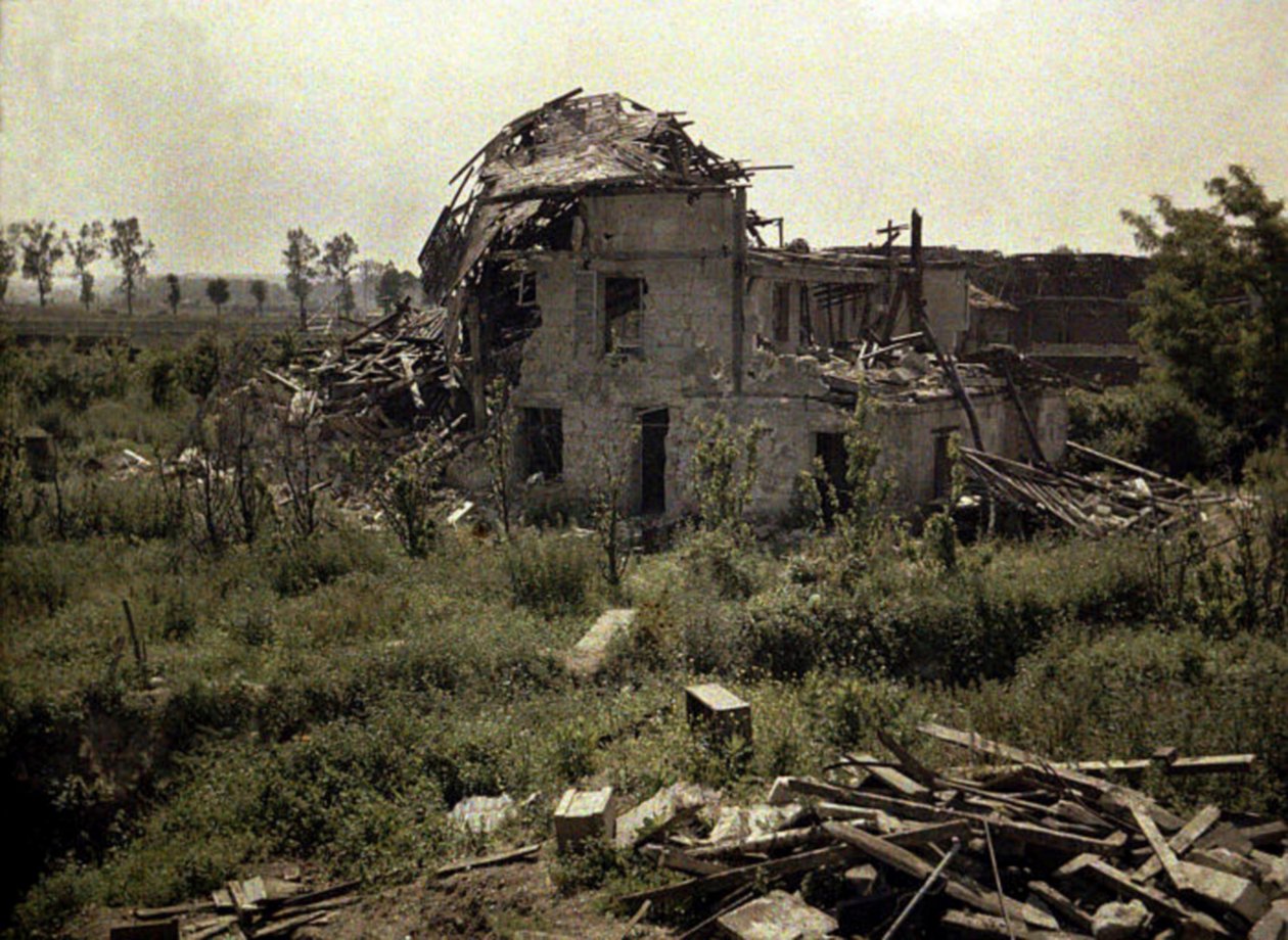 Boevre农场建筑废墟，Soissons，Aisne，法国，1917年（彩色） 作者 费尔南德·库维尔