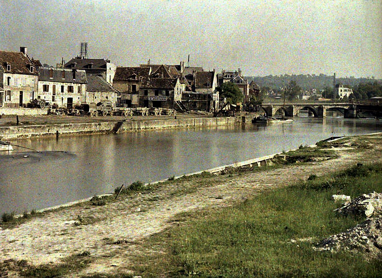 1917年，法国苏瓦松的Aisne河和Pont des Anglais（自然色） 作者 费尔南德·库维尔