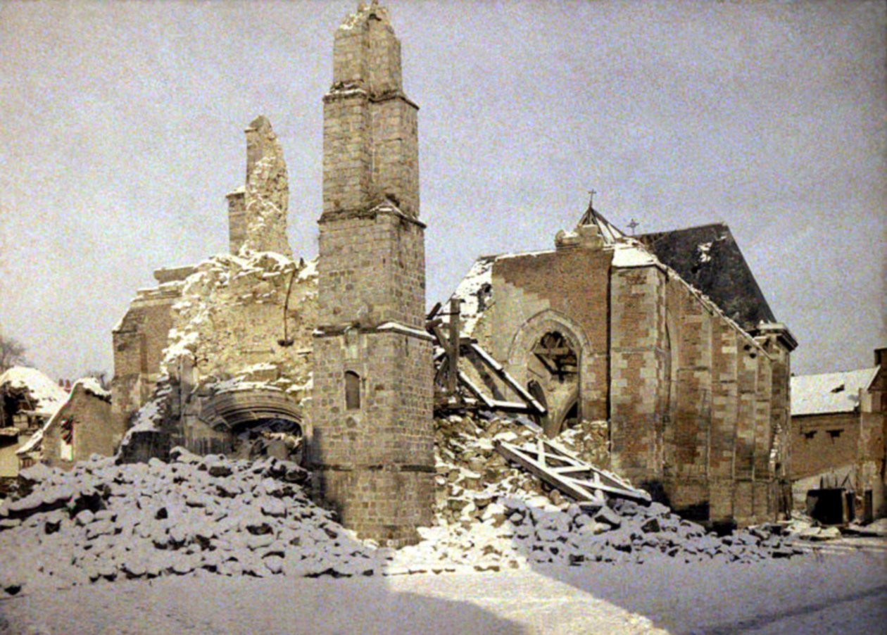 圣马丁教堂，在1917年2月德国军队Chauny，Aisne，法国撤退期间被炸毁（彩色） 作者 费尔南德·库维尔