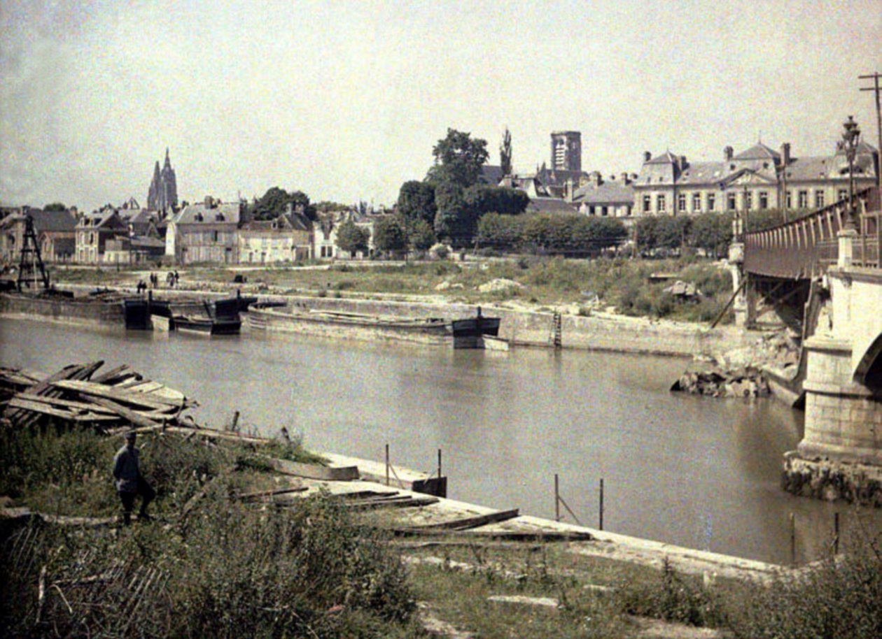 1917年法国River Aisne的Soissons视图（彩色照片） 作者 费尔南德·库维尔