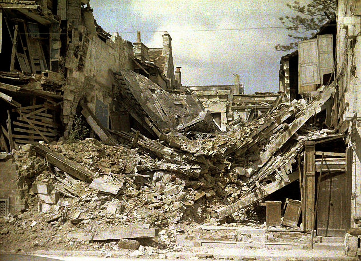 废墟，Soissons，Aisne，法国，1917年（彩色）的视图 作者 费尔南德·库维尔