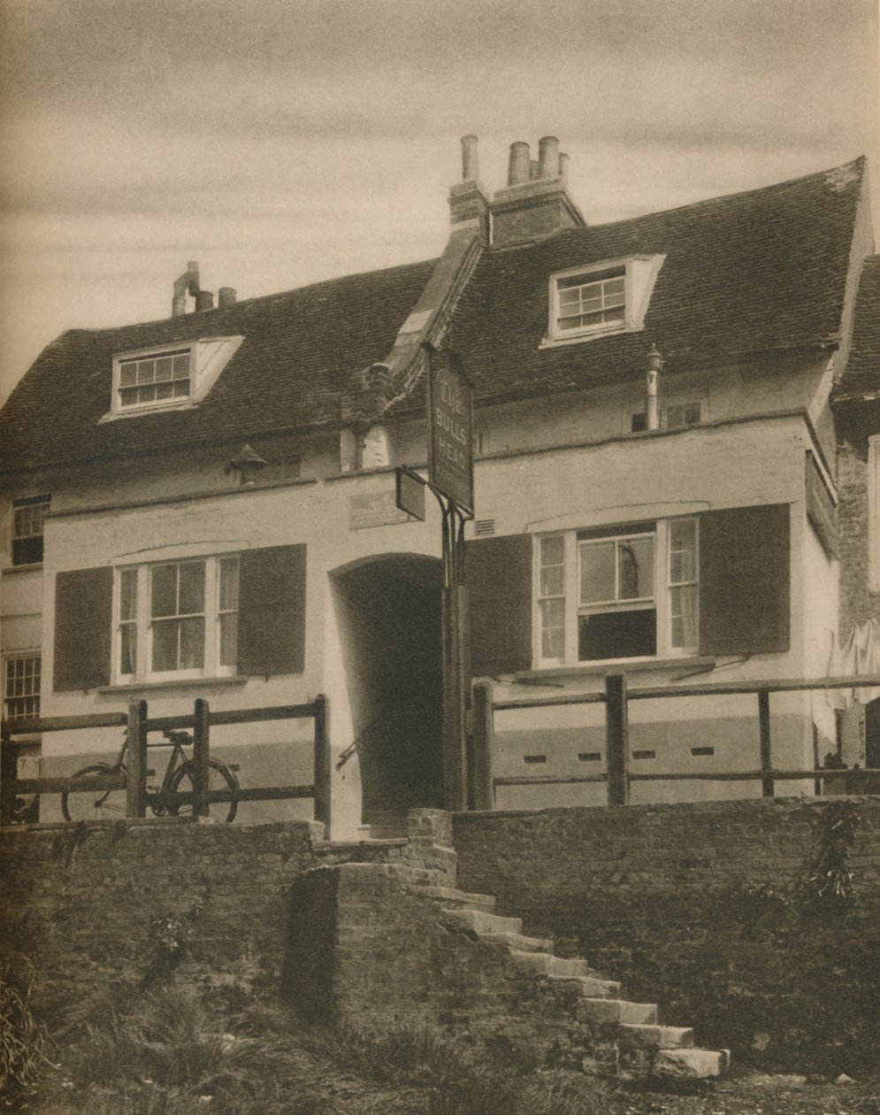 Strand-On-the-Green的牛头标志"，约1935年。 作者 场地