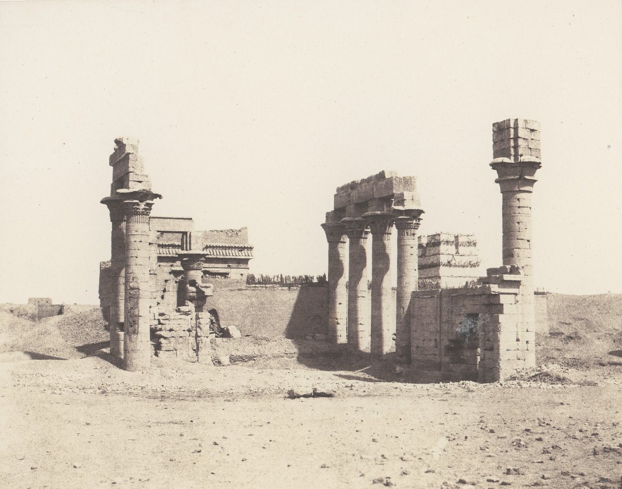 Erment Hermonthis，《废墟总览--圣殿和玛米西》，1851-52年，1853-54年印刷。 作者 费利克斯·泰纳德