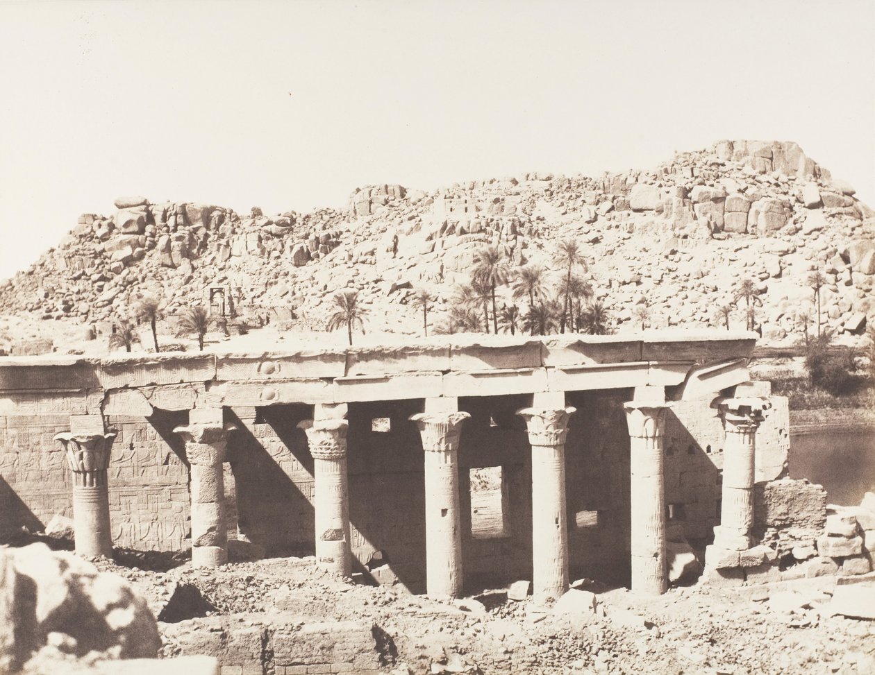 Fileh Philæ岛，西部柱廊--从L点看到的遗址，1851-52年，1853-54年印刷。 作者 费利克斯·泰纳德