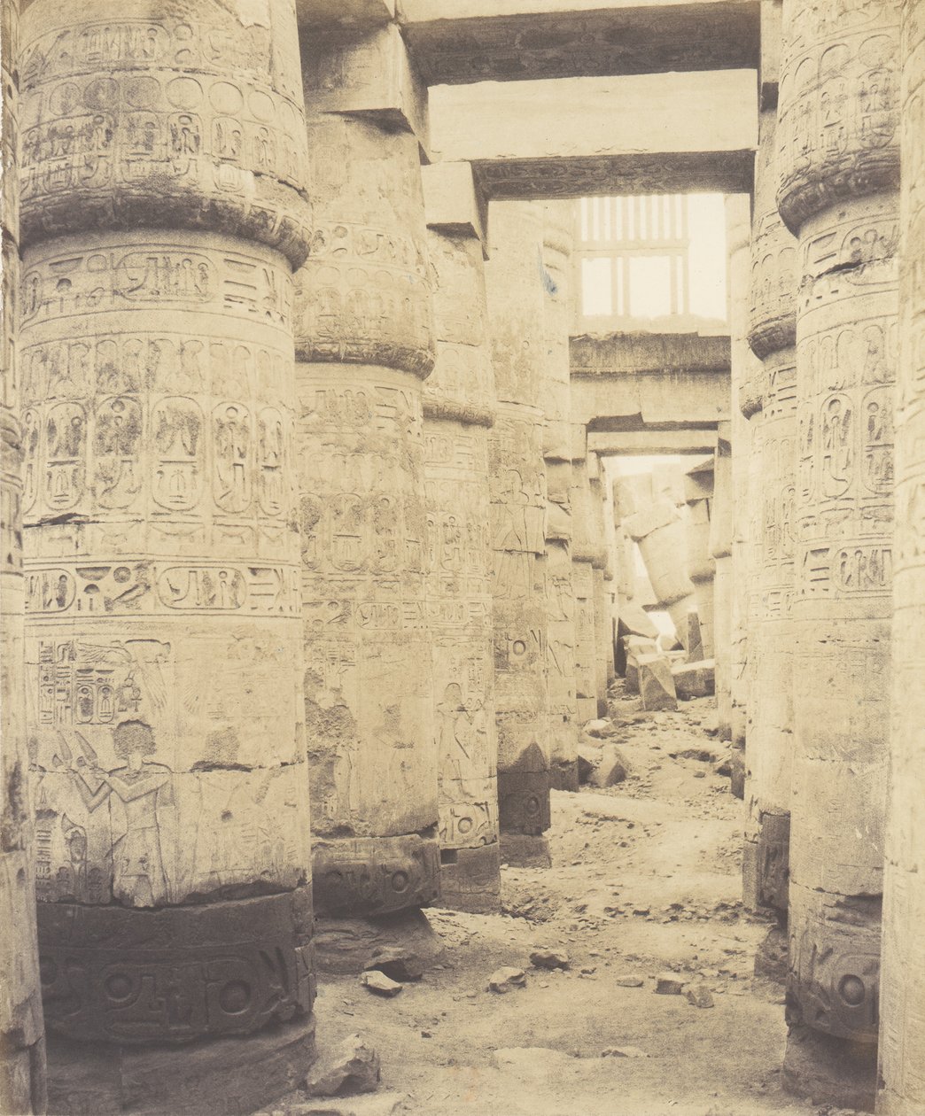 卡纳克底比斯，宫殿--大厅--窗户和柱子的......，1851-52年，1853-54年印刷。 作者 费利克斯·泰纳德