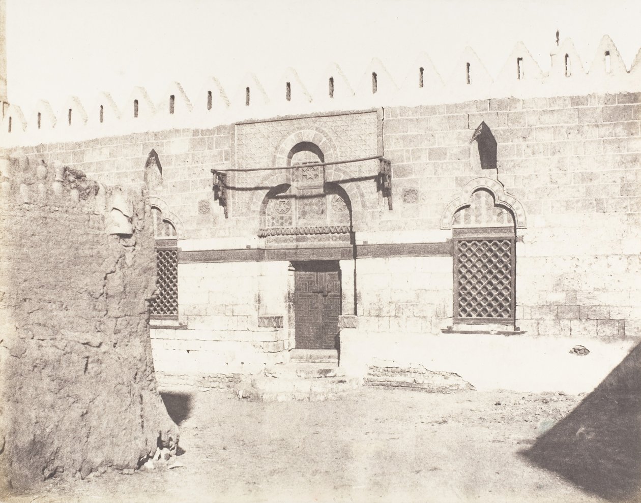 苏阿吉，穆拉德-贝的坟墓--清真寺的入口，1851-52年，1853-54年印刷。 作者 费利克斯·泰纳德