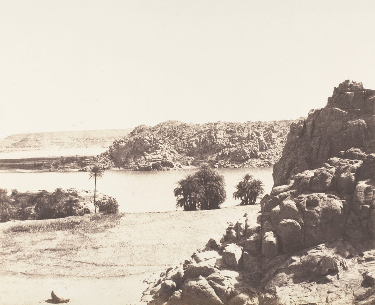 塔法，《尼罗河畔的花岗岩岩石》，1851-52年，1853-54年印刷。 作者 费利克斯·泰纳德
