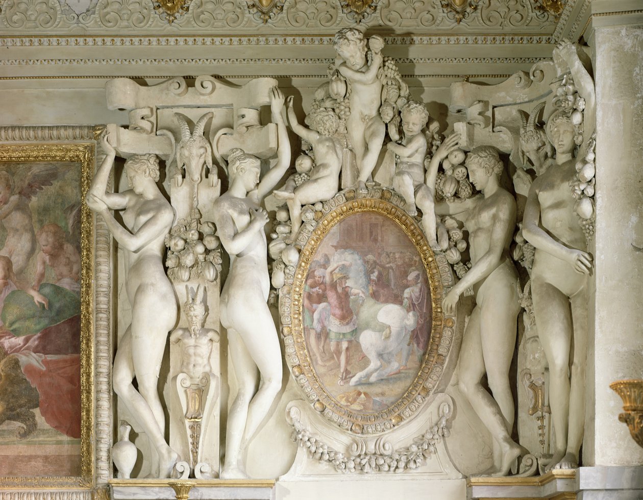 围绕亚历山大大帝（356-323）绘画的女性人物和小天使训练Bucephalus，来自Escalier du Roi（灰泥） 作者 弗朗切斯科·普里马蒂奇奥