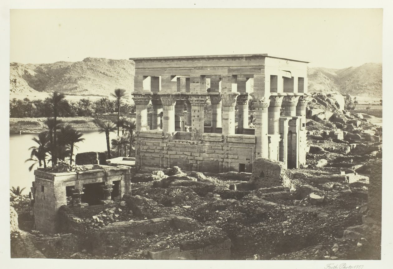 法老的床，Philæ，来自大庙，1857年。 作者 弗朗西斯·弗里斯