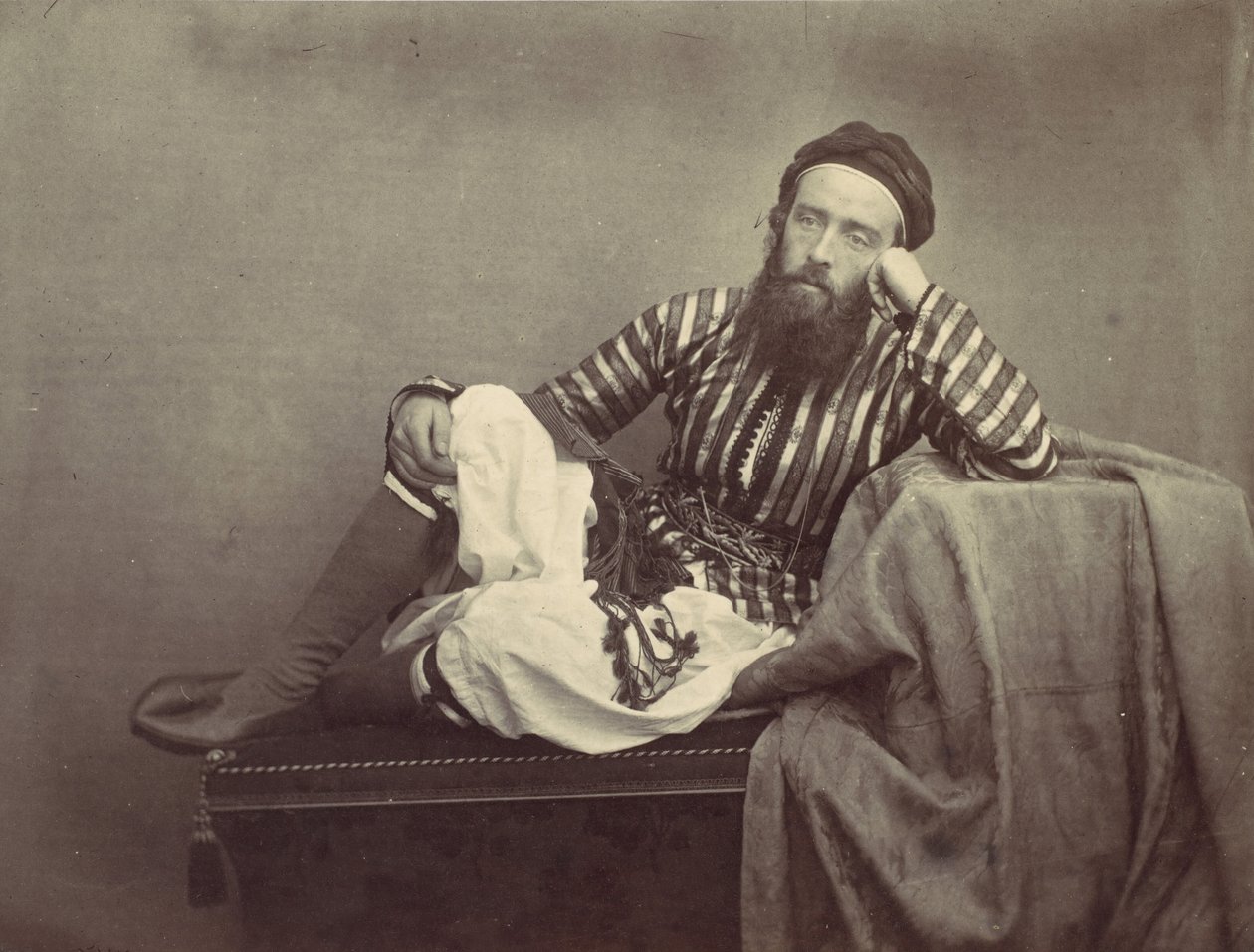 肖像，土耳其夏季服装，1857年。 作者 弗朗西斯·弗里斯