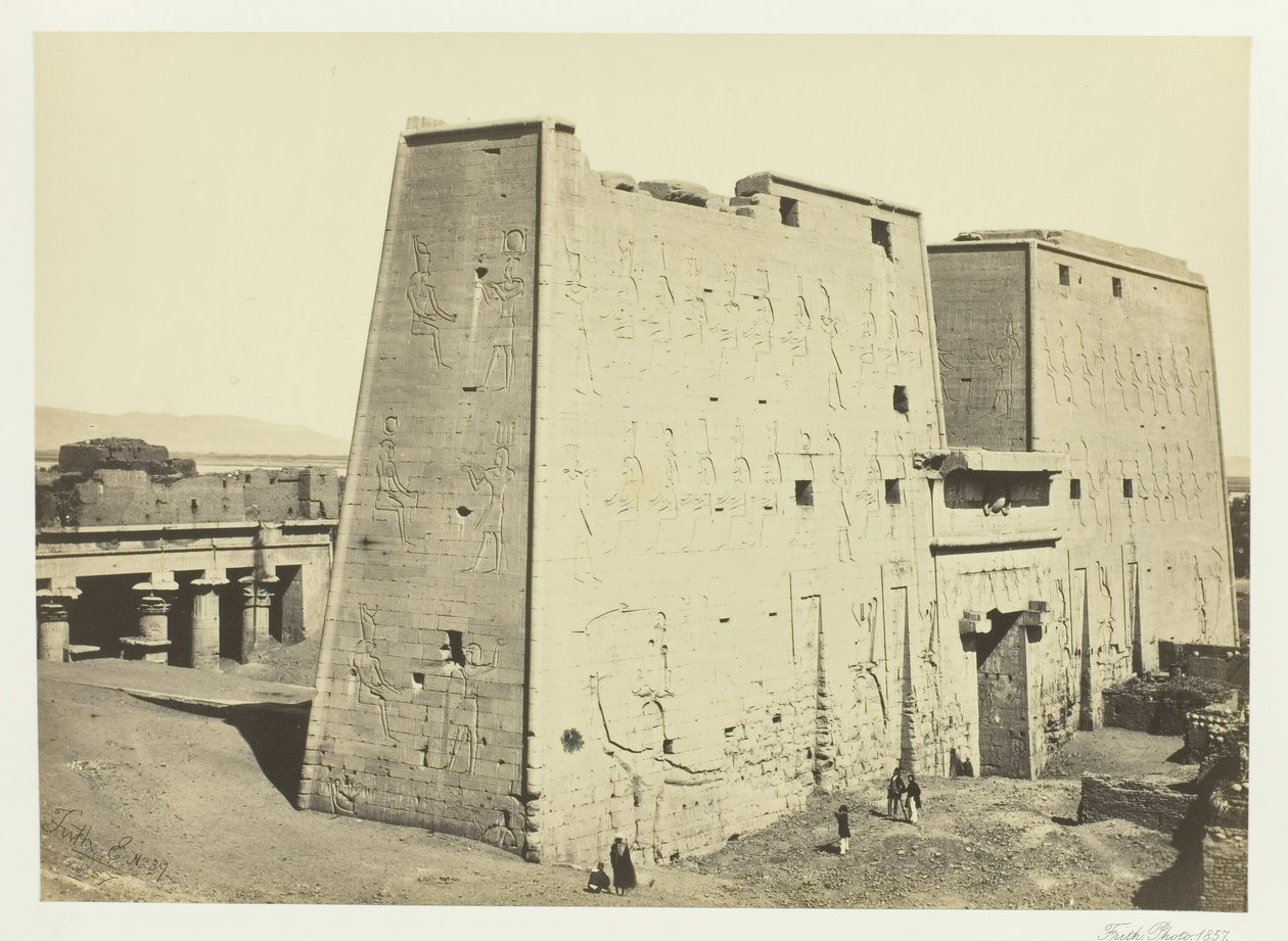 上埃及埃德福的大铁塔，1857年。 作者 弗朗西斯·弗里斯
