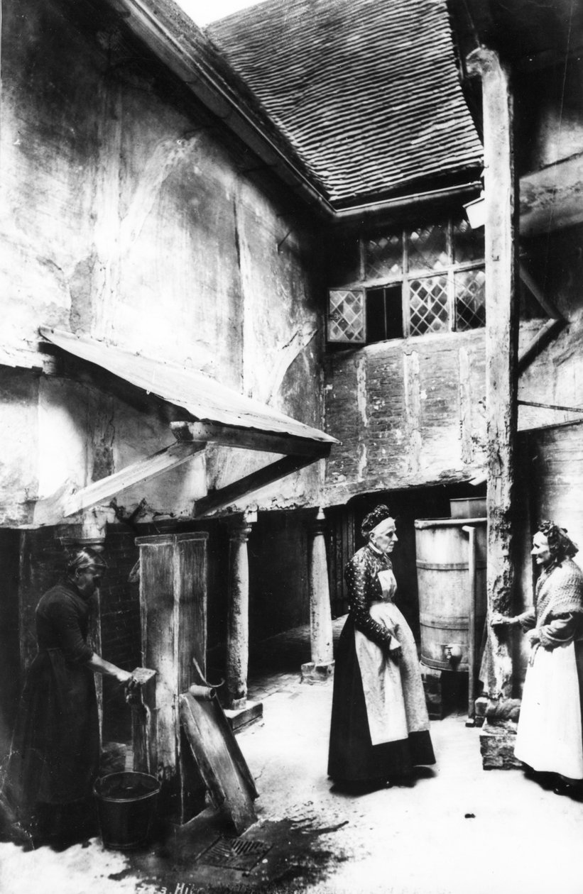 The Big Courtyard的内部庭院，Hitchen，1903 作者 弗朗西斯·弗里斯