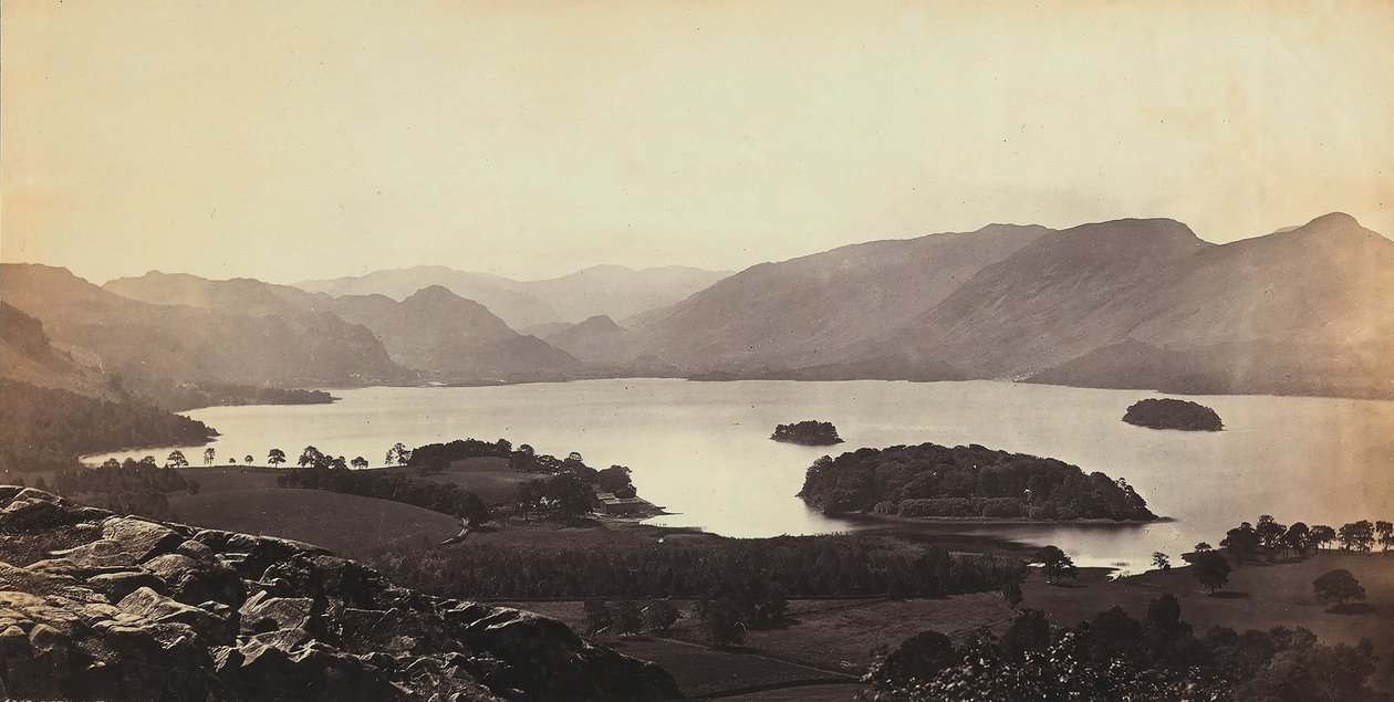 在Derwentwater附近的湖在英国。 作者 弗朗西斯·弗里斯