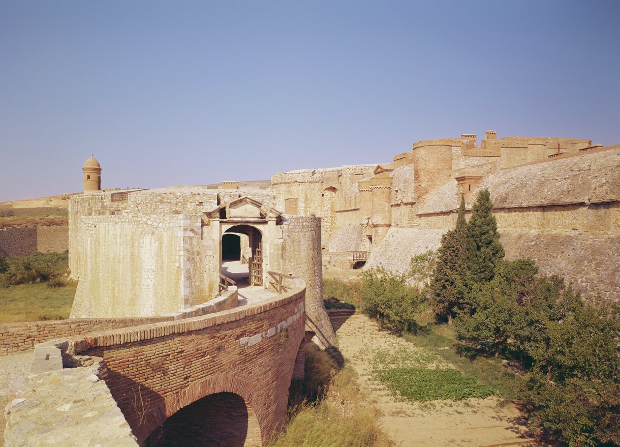 进入Fort de Salses，建于1497-1504 作者 弗朗西斯科·拉米雷斯