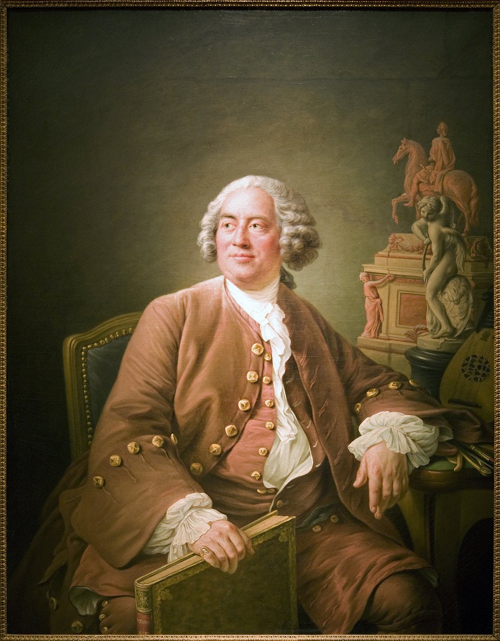 法国雕塑家埃德梅·布查东（Edme Bouchardon，1698-1762 年）的肖像，弗朗索瓦·休伯特·杜鲁埃（Francois Hubert Drouais，1727-1775 年）创作的布面油画。 摄影，KIM Youngtae，巴黎，卡纳瓦雷博物馆。 作者 弗朗索瓦·休伯特·杜埃