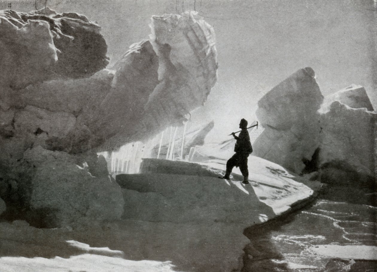 Discovery Bluff附近的高压冰块，c1911，1913年 作者 弗兰克·德本汉