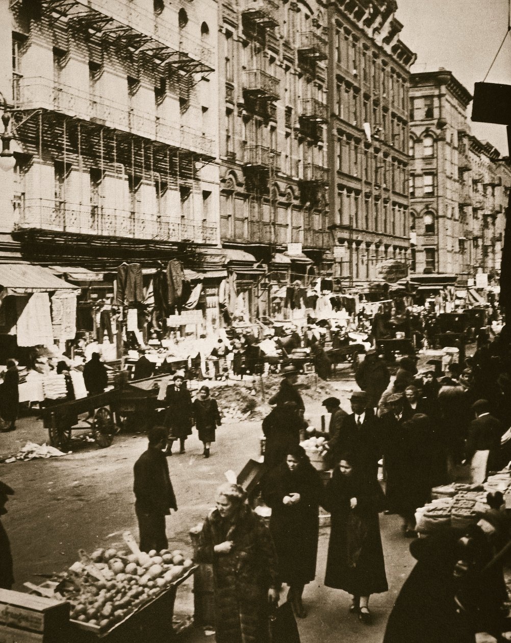 美国纽约下东区Orchard街的街头市场，1930年代初 作者 弗雷德里克·布拉德利