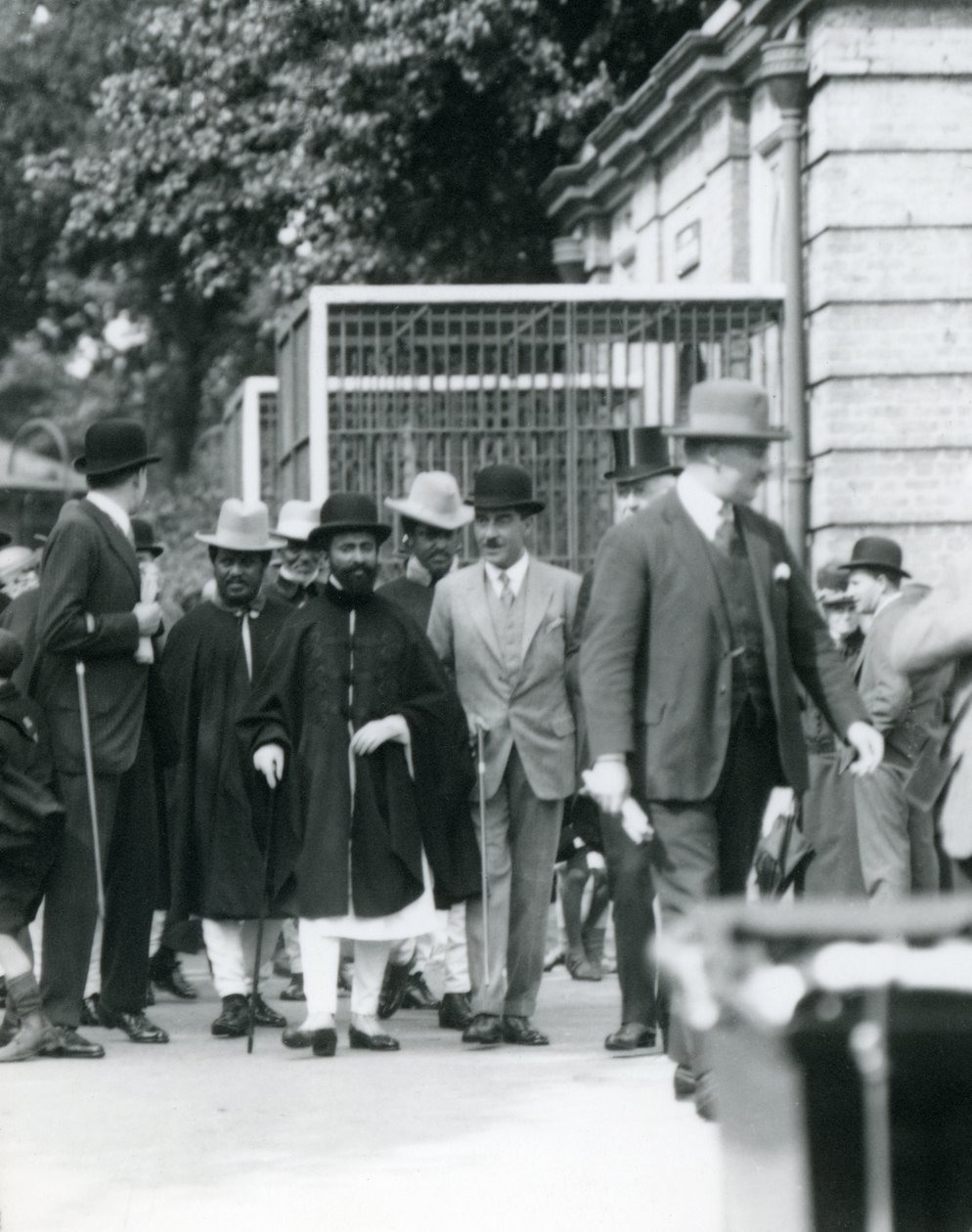 Peter Chalmers Mitchell爵士，埃塞俄比亚摄政王Haile Selassie及其随行人员，伦敦动物园，1924年 作者 弗雷德里克·威廉·邦德