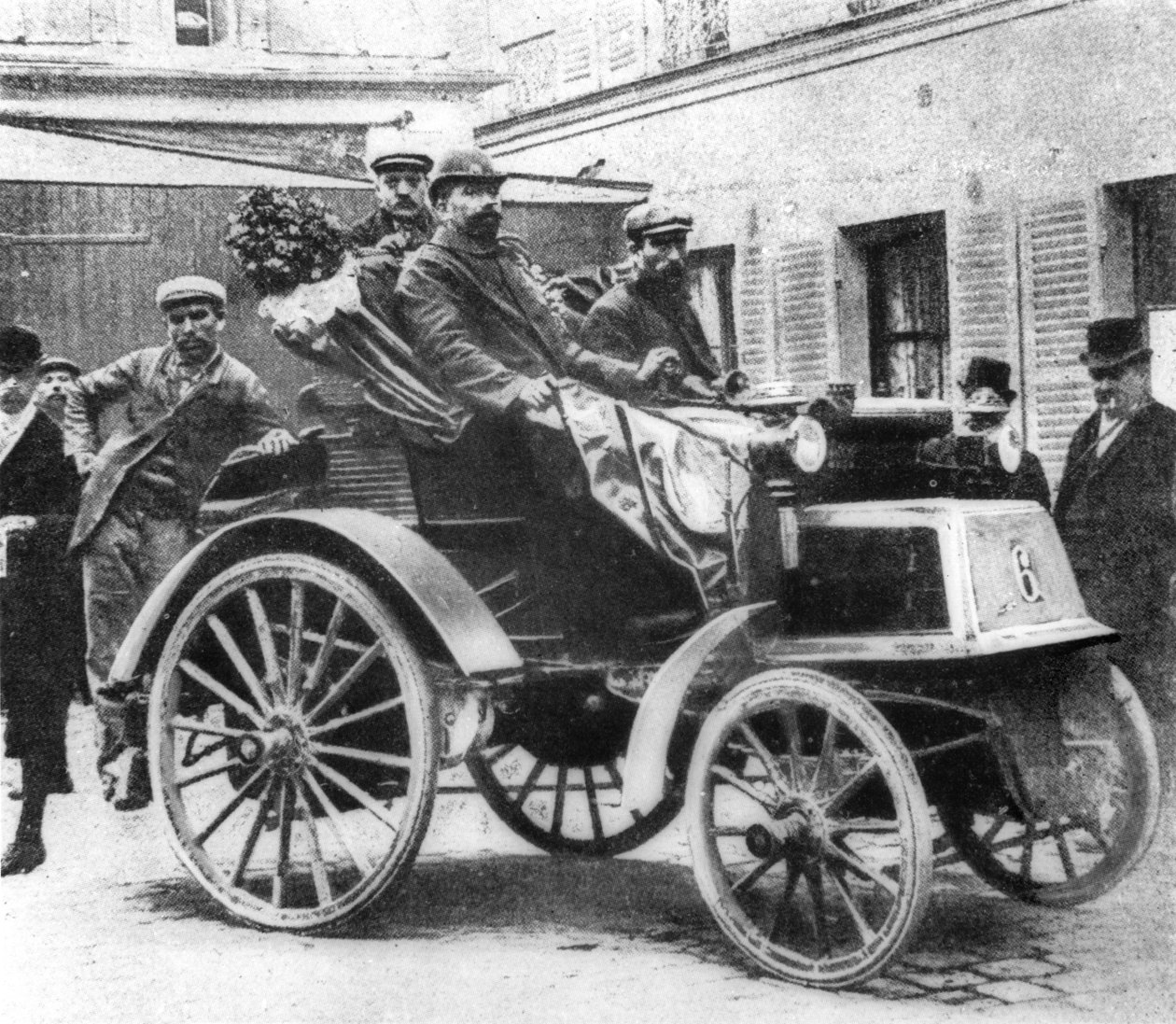 一辆Panhard-Levassor汽车赢得了1891年的一等奖 作者 法国摄影师
