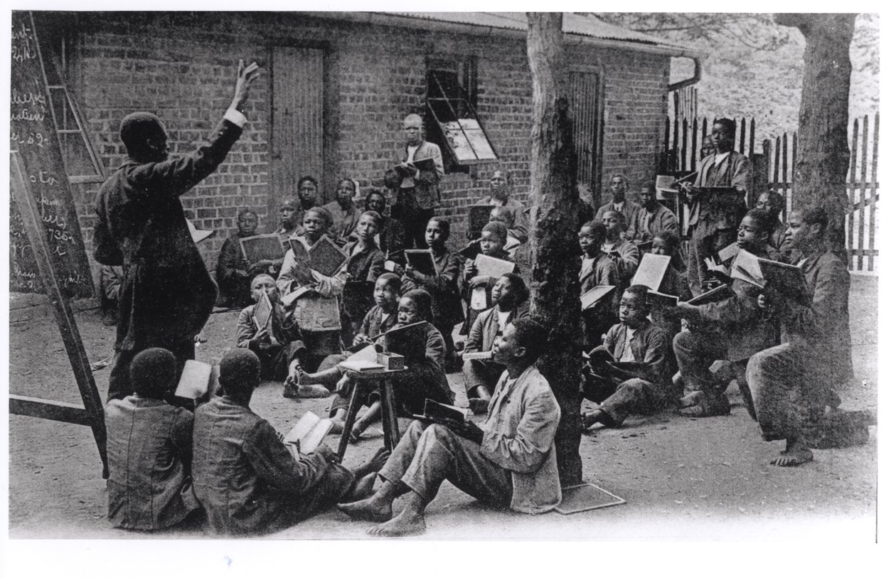 1914年之前，在非洲法语区的一所露天学校 作者 法国摄影师
