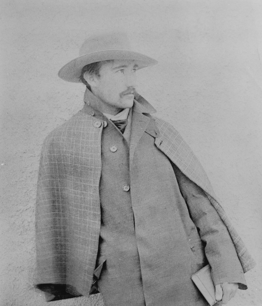 安德烈·吉德穿着旅行服，1893年 作者 法国摄影师