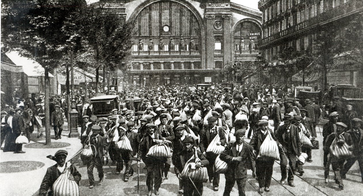 来自入侵地区的比利时人和难民于1914年抵达巴黎Gare du Nord 作者 法国摄影师