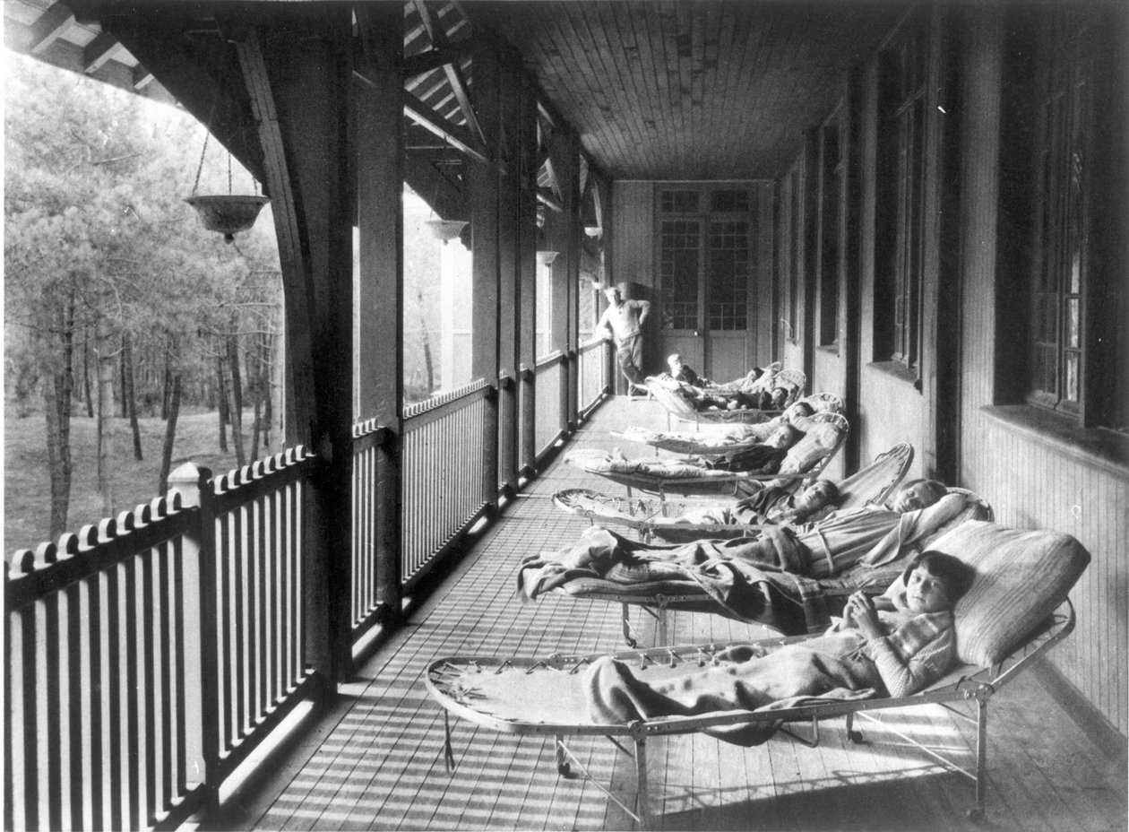 儿童在孚日的一个疗养院，来自LEnfance Cooperative的小册子，c.1930 作者 法国摄影师