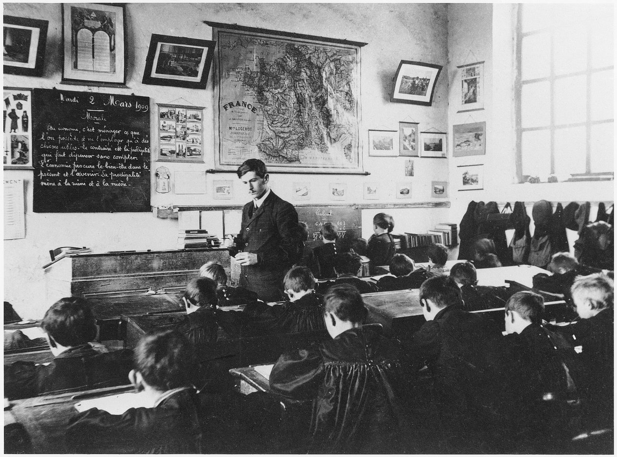 1909年3月2日在奥尔梅小学上课 作者 法国摄影师