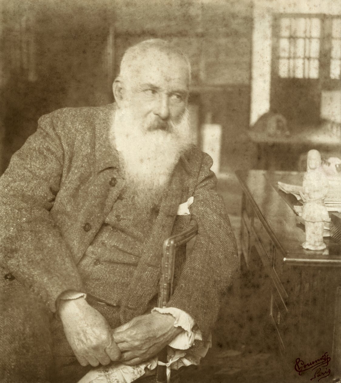 Claude Monet（1841-1926），Tanagra小雕像，20世纪初（明胶银印） 作者 法国摄影师