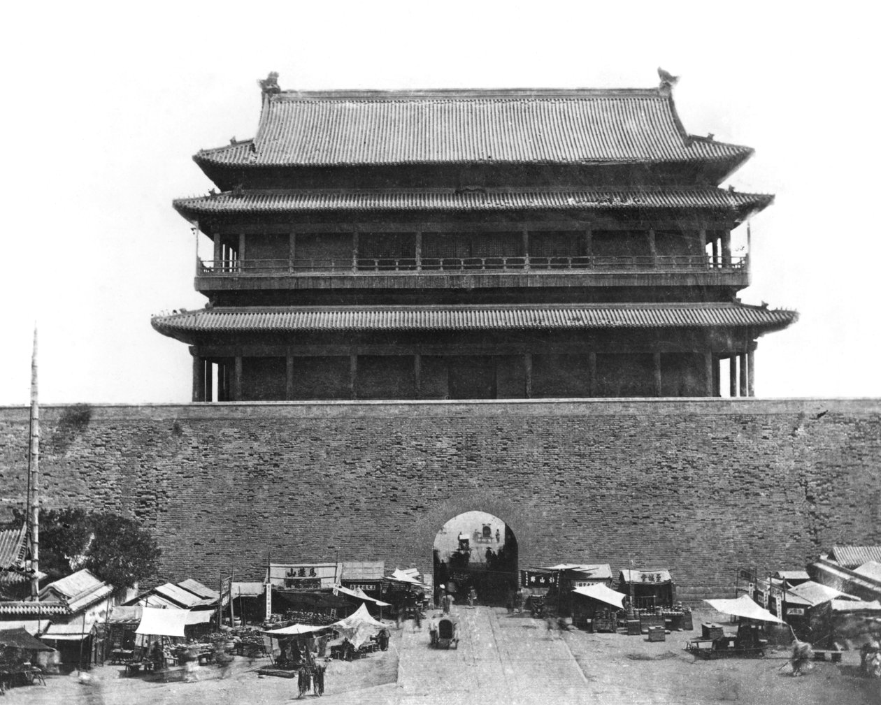 进入内墙，北京，中国，c.1900 作者 法国摄影师